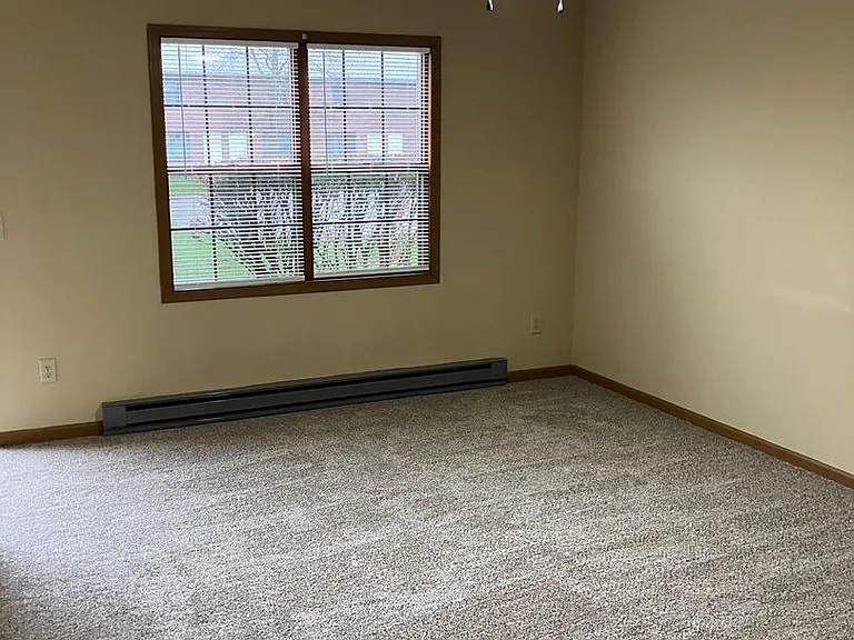 1520 Hawk Cir #B — Photo 4