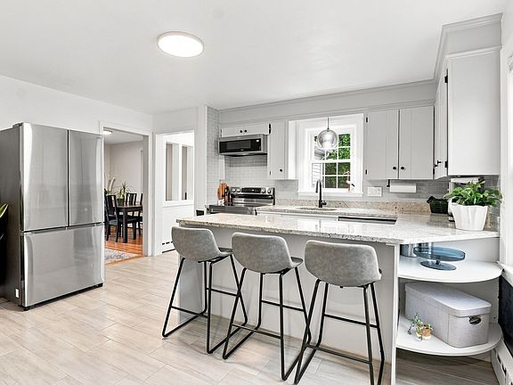 4th image of 15 Highland St