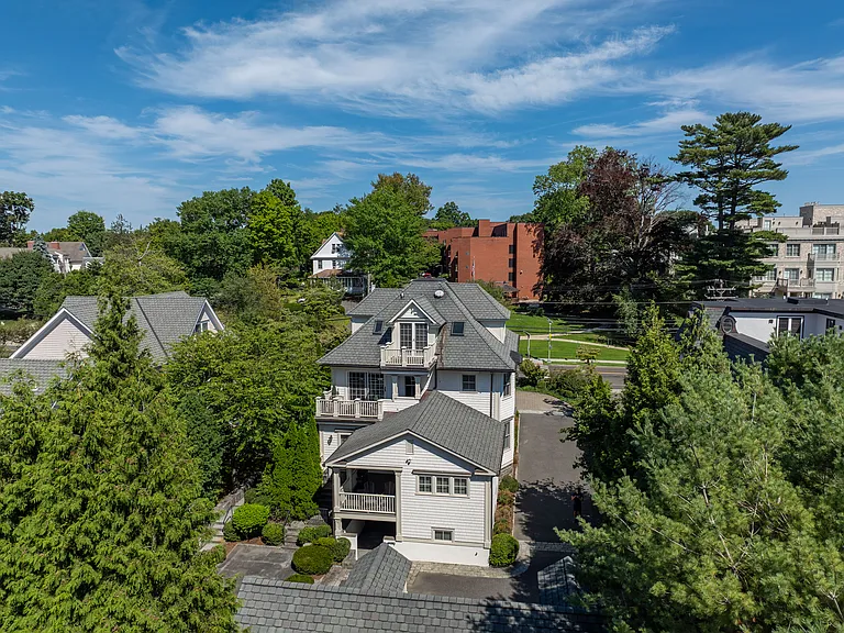 250 Milbank Ave #B — Photo 6