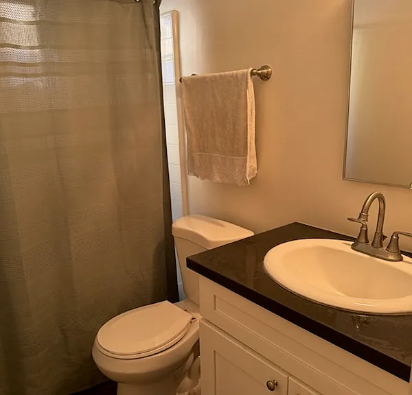 520 E Tujunga Ave #J — Photo 2