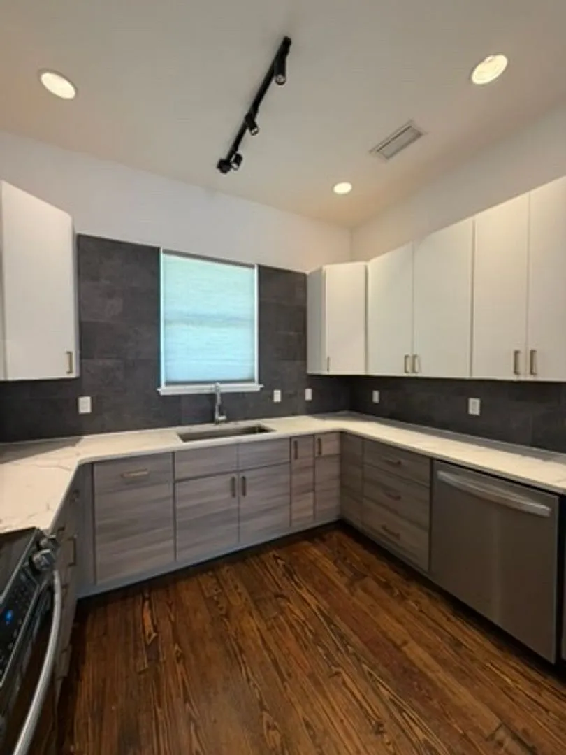 50% Off First Months Rent As A Welcome From The Owner Charming Newly Remodeled 2 Bedroom Home In ... — Photo 4