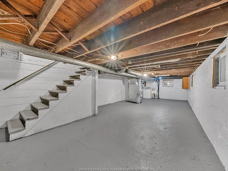 2181 Howard Ave — Photo 22