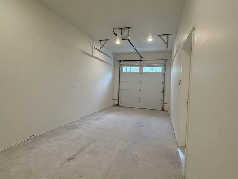 3607 Sussex Dr — Photo 8