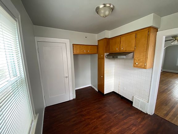 5th image of 18800 Raymond St