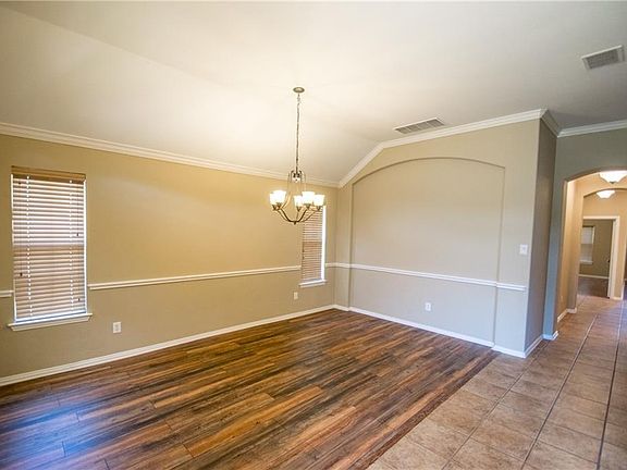 5th image of 2801 Warwick Dr