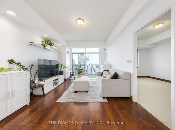 15 Maplewood Ave #Penthouse 5, Toronto, ON M6C 4B4