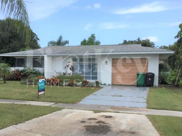 305 NE Floresta Dr, Port Saint Lucie, FL 34983