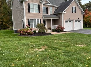 4 Hinman Meadow Rd, Burlington, CT 06013