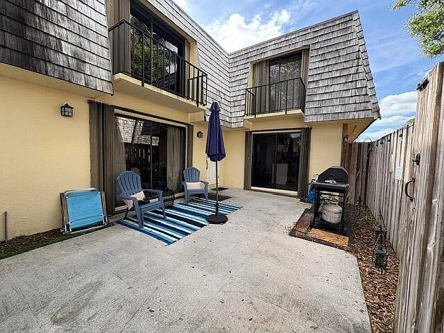 303 Arabian Rd — Photo 2