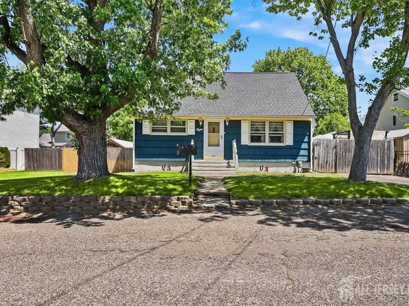 8 N Chestnut St, Hazlet, NJ 07730
