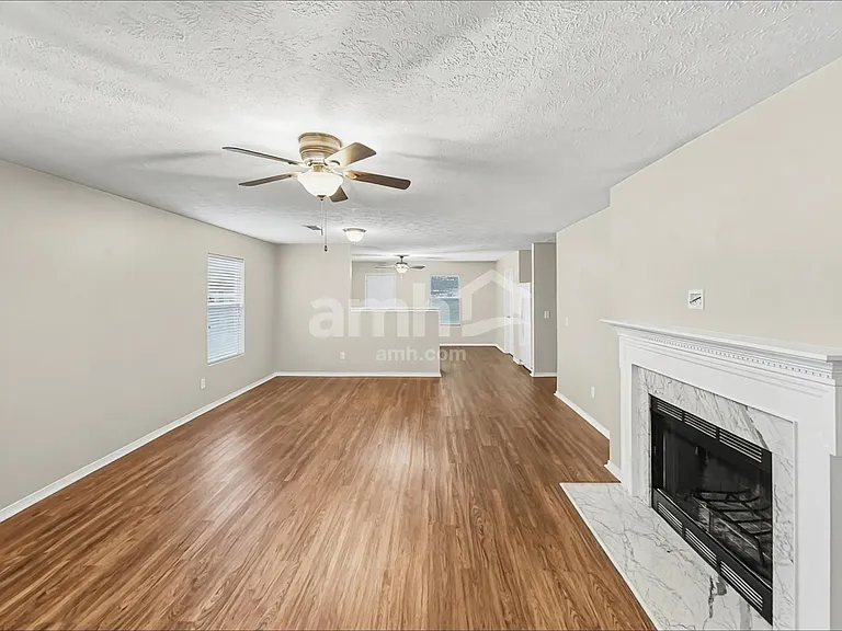 2649 Sutherland Dr — Photo 6