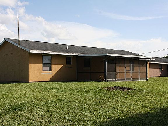 2nd image of 685 SW Pueblo Ter