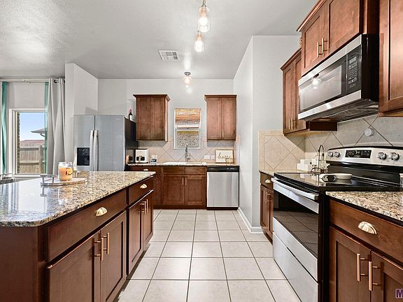 5th image of 13822 Avocado Dr
