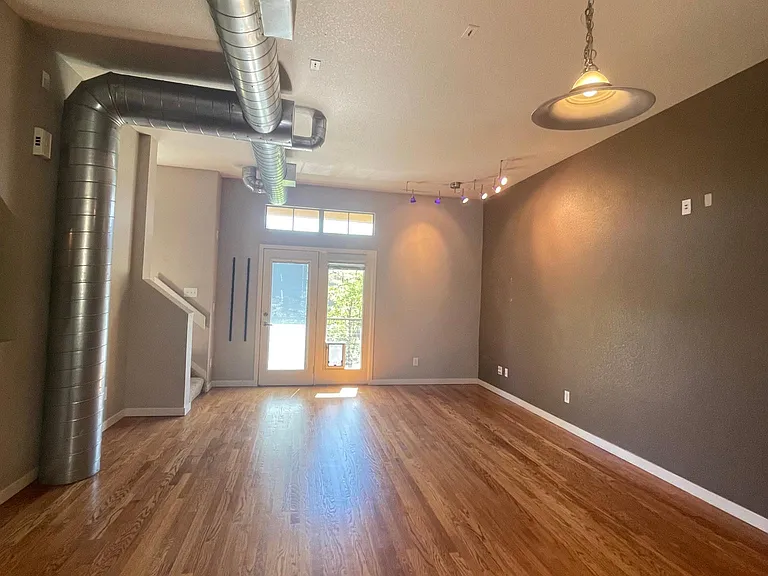 2879 Syracuse Ct — Photo 2