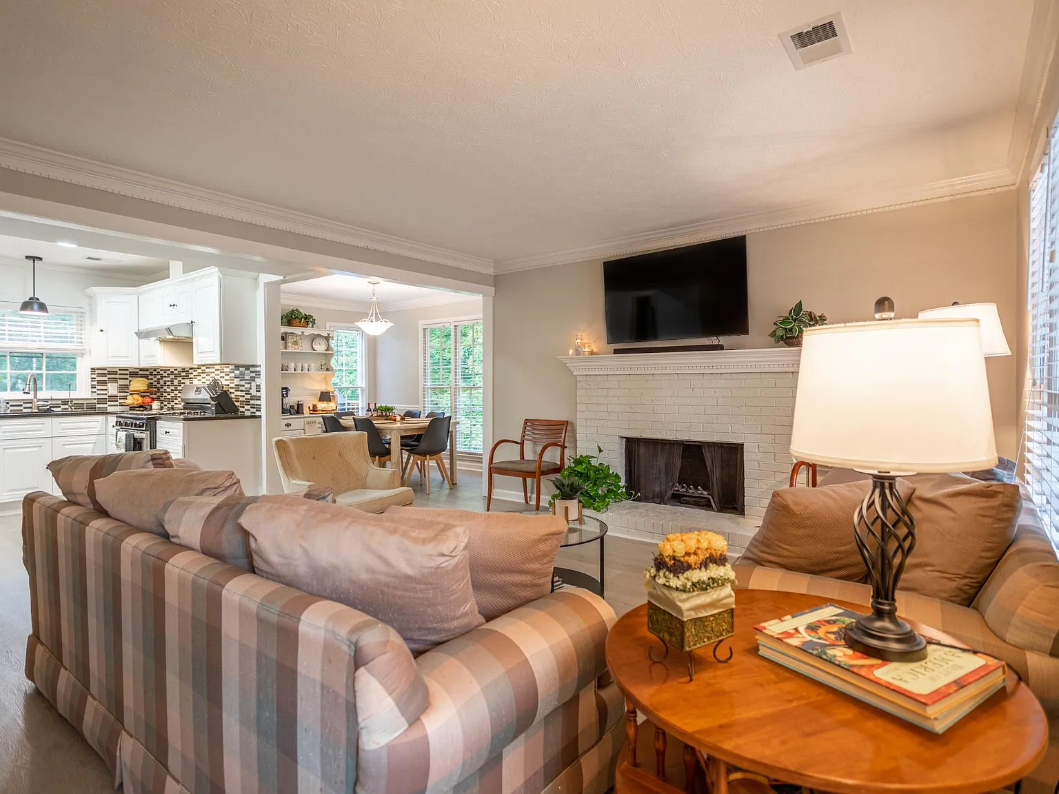 3 bed, 2.5 bath, 1592 sqft, $2,900 — Photo 3