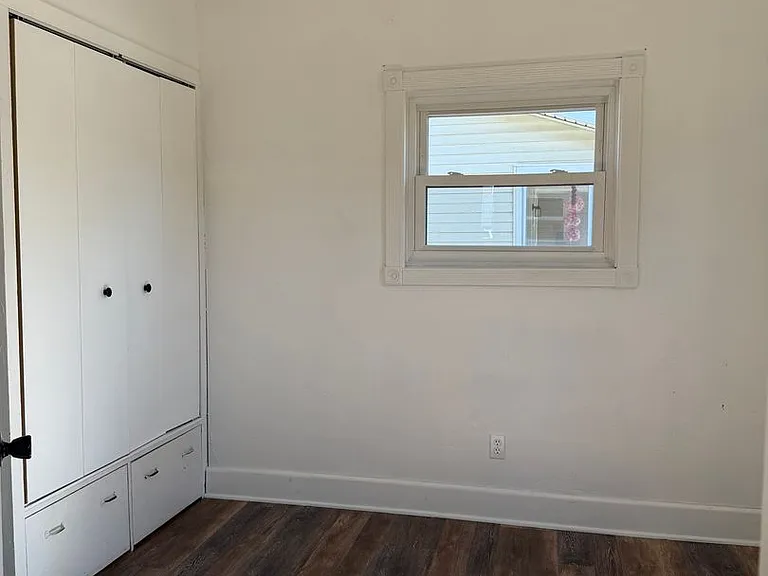 807 Knapp St — Photo 7