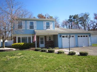 8 Markwood Dr, Howell, NJ