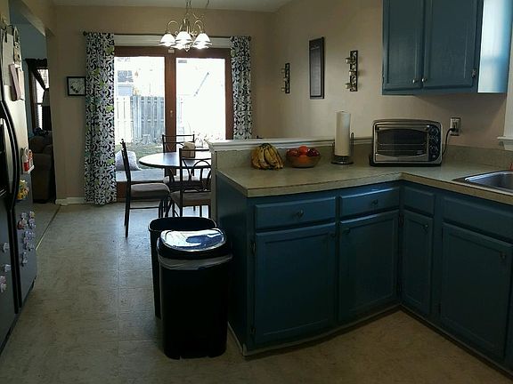 4th image of 412 Campton Pl