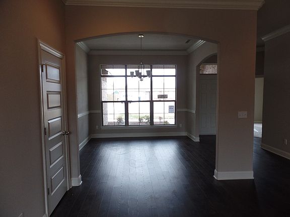 2nd image of 868 Roselawn St