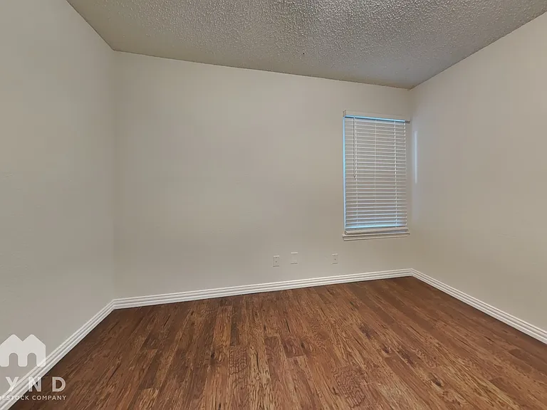 8704 Tigris Trl — Photo 14