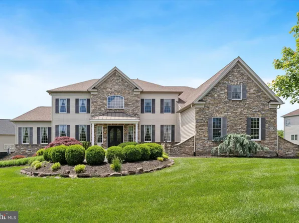 66 Goldfinch Cir, Phoenixville, PA 19460