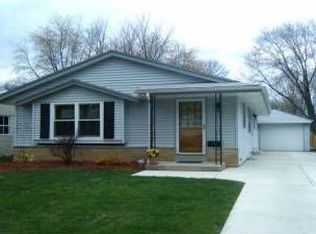 1750 N 118th St, Wauwatosa, WI 53226