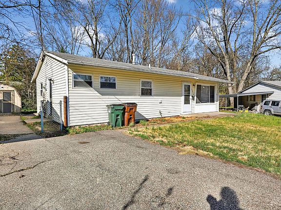2nd image of 2516 Niagara St