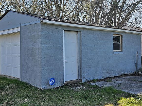 5th image of 2404 Montclair Ave