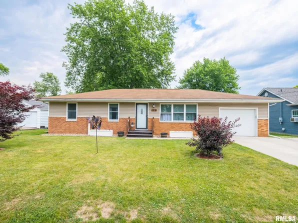 109 Wagner St, Washington, IL 61571