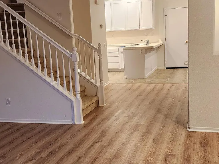 1286 Jamestown Dr — Photo 3