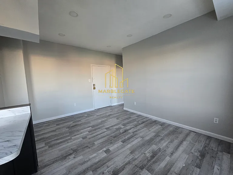 411 N 5th St #33A — Photo 4
