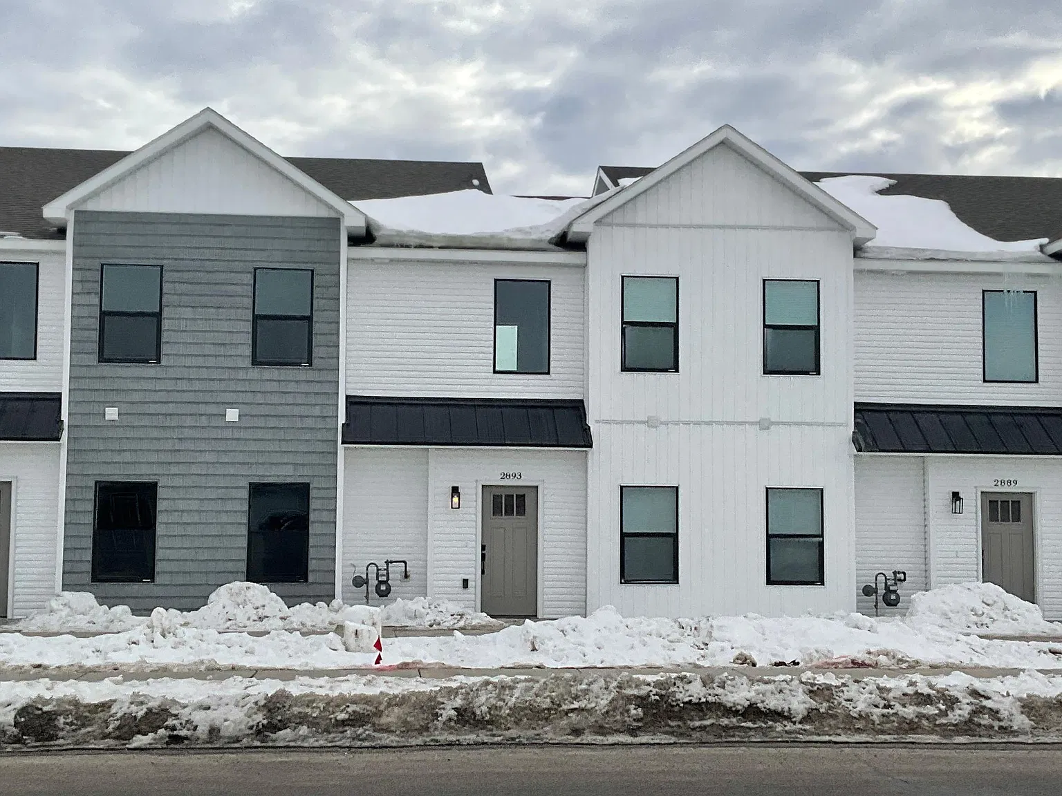 3 bed, 2.5 bath, 1774 sqft, $2,000 — Photo 2