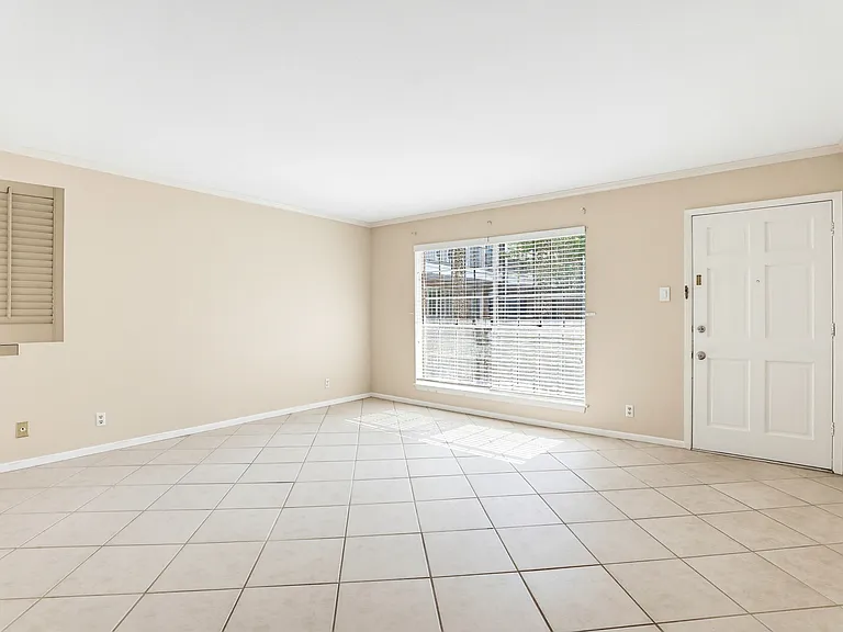 8401 N New Braunfels Ave #245 — Photo 7