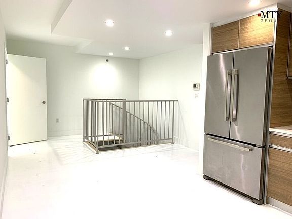 4th image of 47-05 5th St #101/201