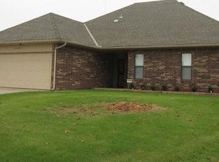 2420 E Hills Dr, Moore, OK 73160