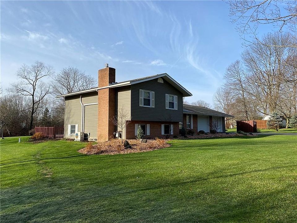 1st image of 15475 Woodrow Dr