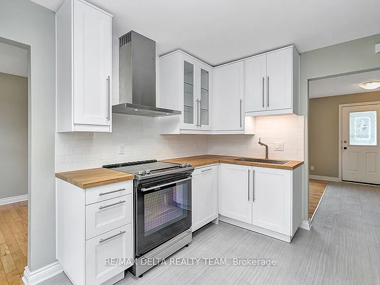 397 Phoenix Cres — Photo 15