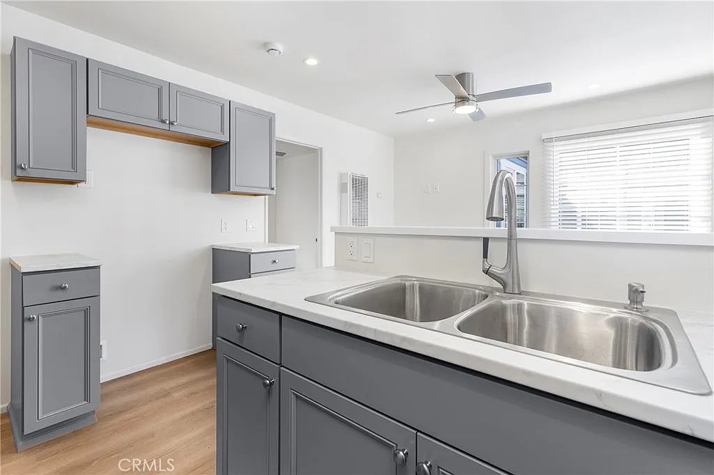 1 bed, 375 sqft, $2,600 — Photo 4