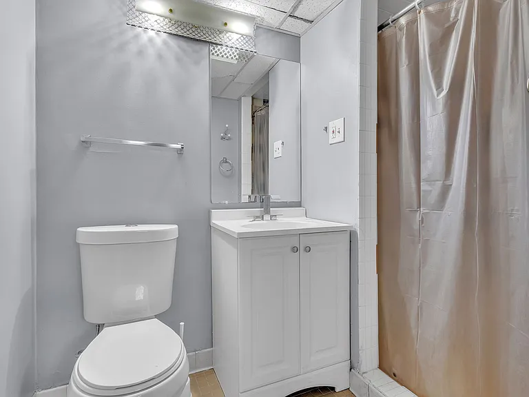 23520 Brandywynne St — Photo 45