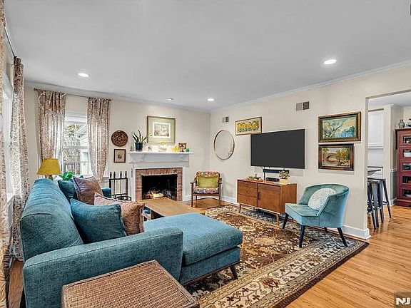 5th image of 709 Albert Pl