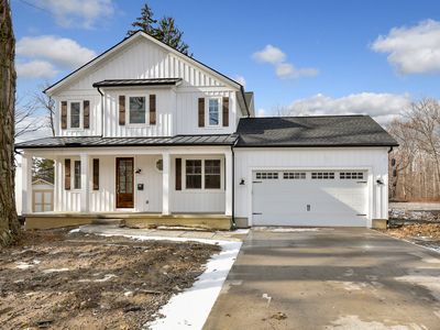 960 Elmwood Rd, Rocky River, OH, 44116