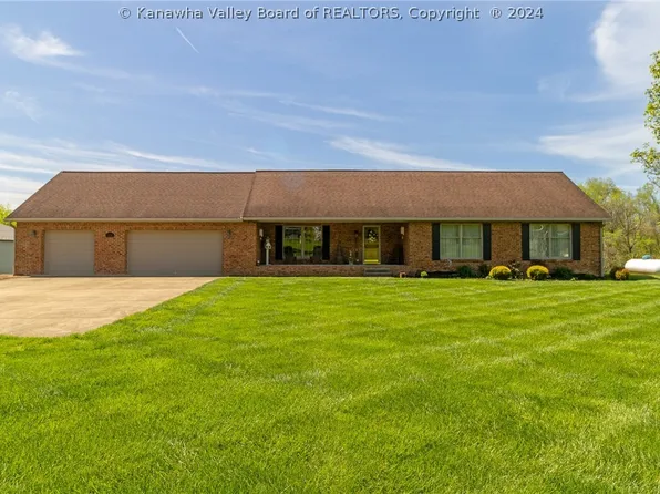 33718 Charleston Rd, Leon, WV 25123