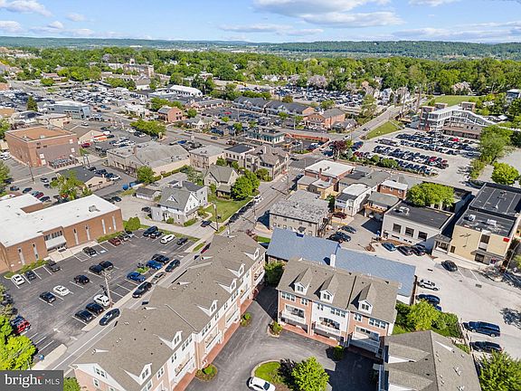 3rd image of 53 Village Sq