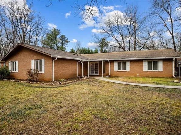 1809 Cliffside Dr, Pfafftown, NC 27040