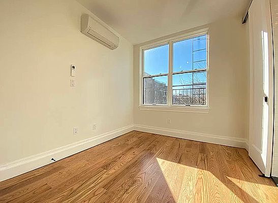5th image of 232 Tompkins Ave #4F