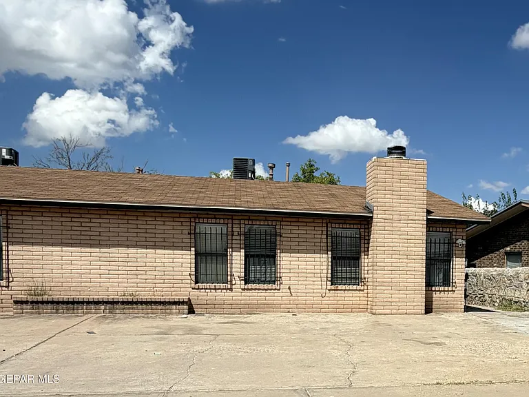 3547 E Glen Dr — Photo 1