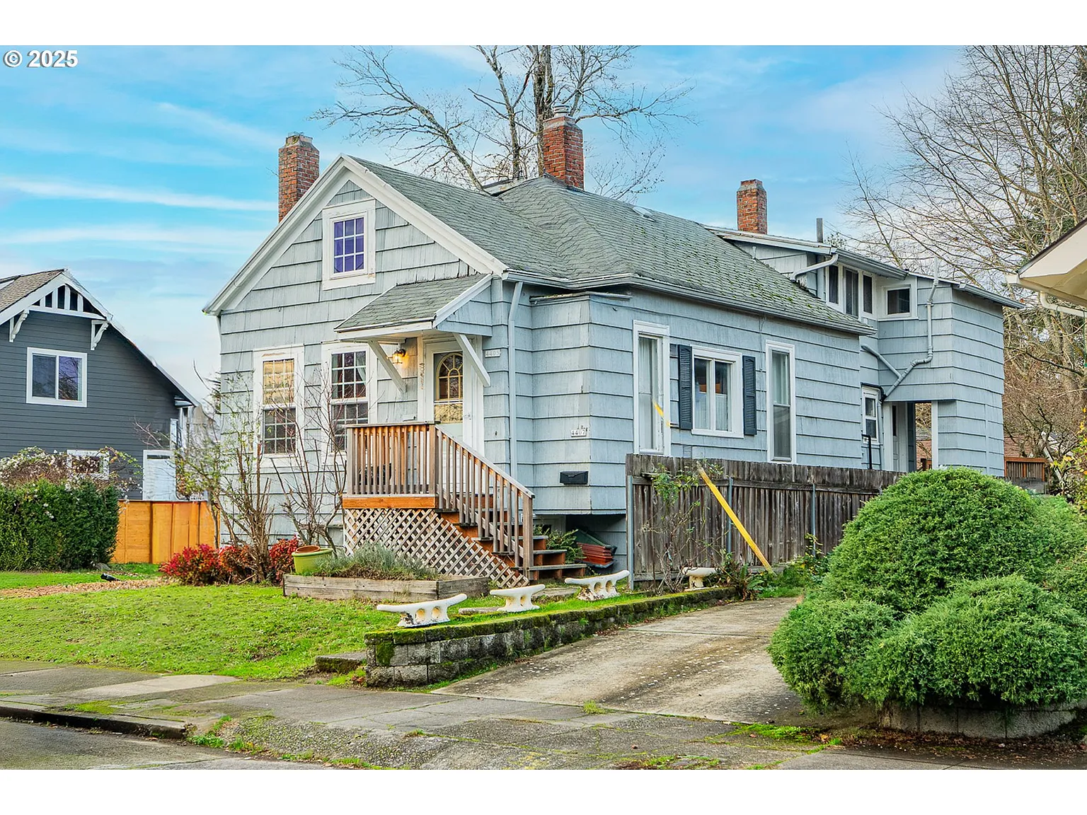 4405 SE Alder St photo 1