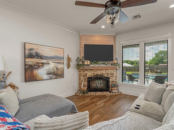 4th image of 345 Newport Ln
