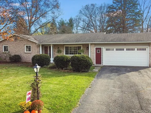 11 Longsworth Dr, Rochester, NY 14625