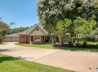 170 Oak Creek Cir, Luling, TX 78648